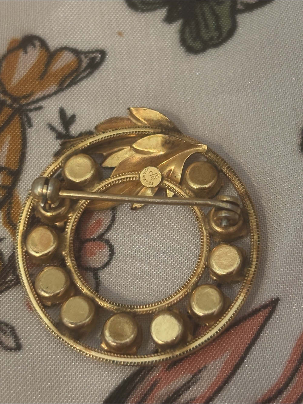 Vintage estate 14k filled Australian crystal rhinestone mother wreath brooch - Picture 3 of 6